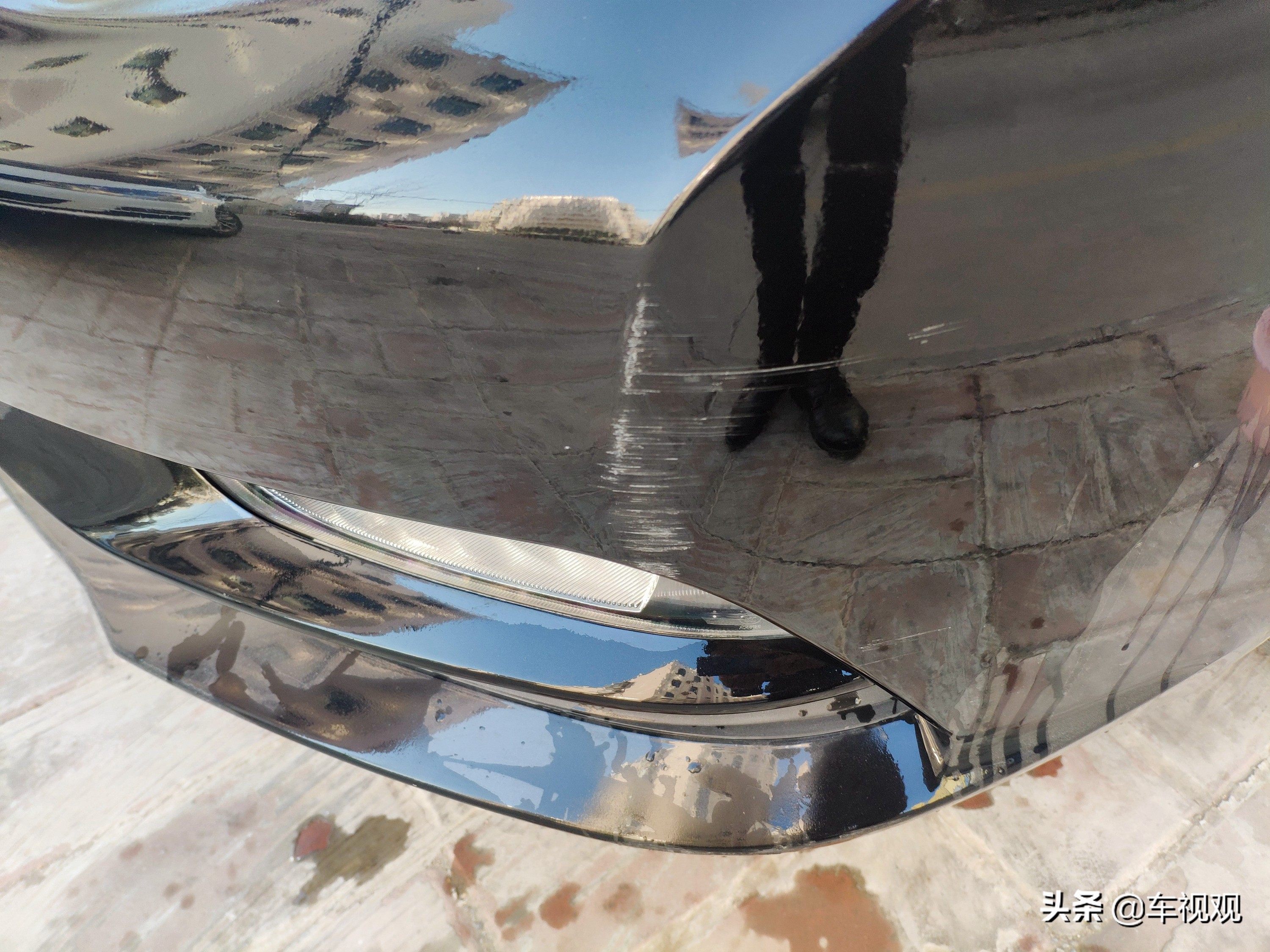 刮蹭车漆修补喷漆流程,黑车漆被刮怎么用自喷漆修复