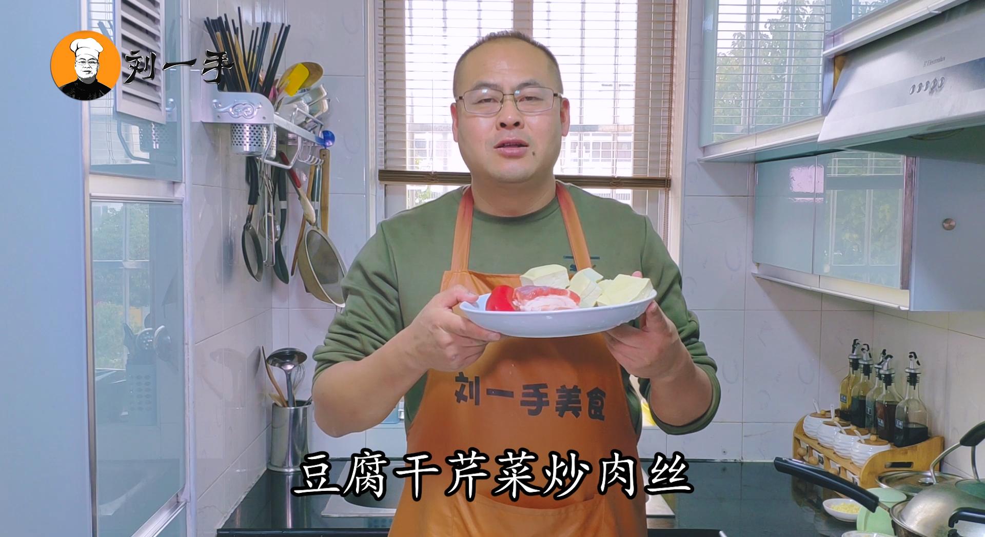 芹菜炒肉大厨教你这样做鲜嫩,芹菜炒肉最好吃的做法窍门