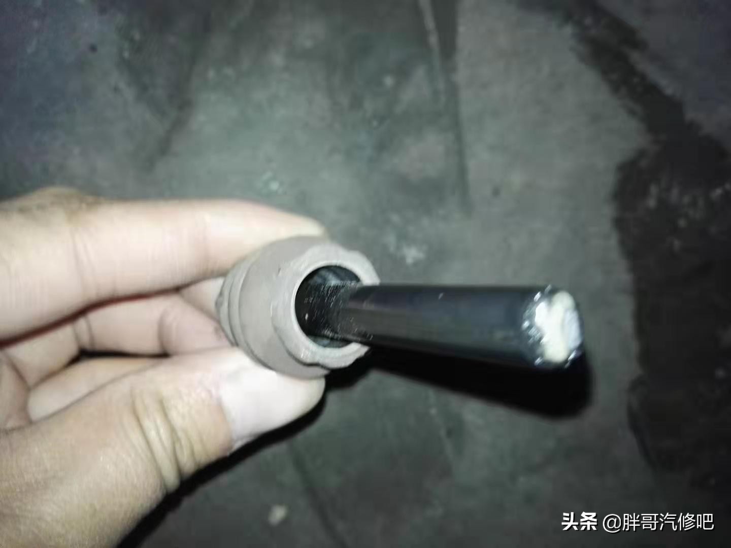 刹车时有哐当一声异响,低速刹车有哐哐哐的响声
