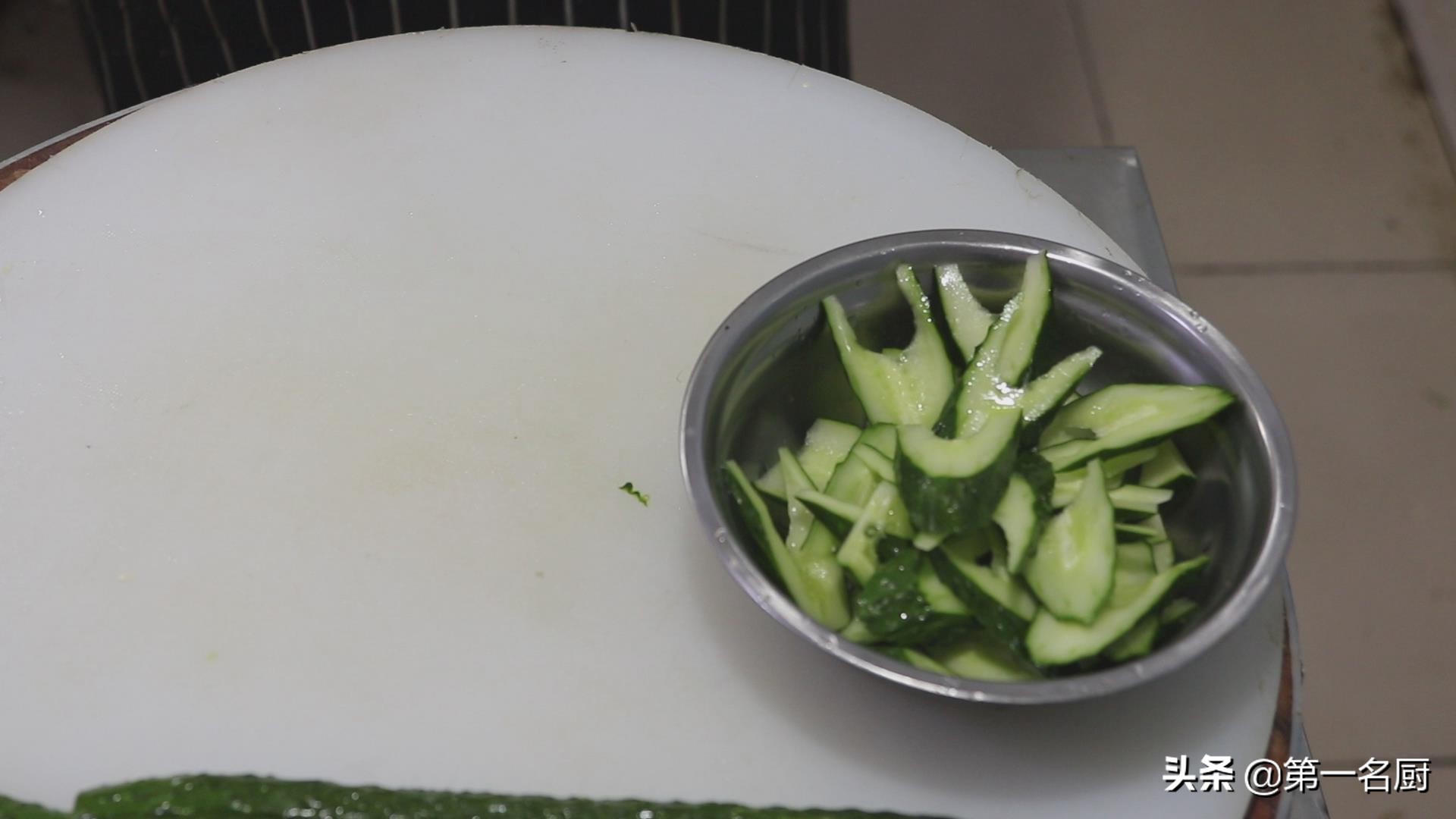 酥脆爽口的拌黄瓜这样做才够味,黄瓜怎样拌最好吃又快又简单