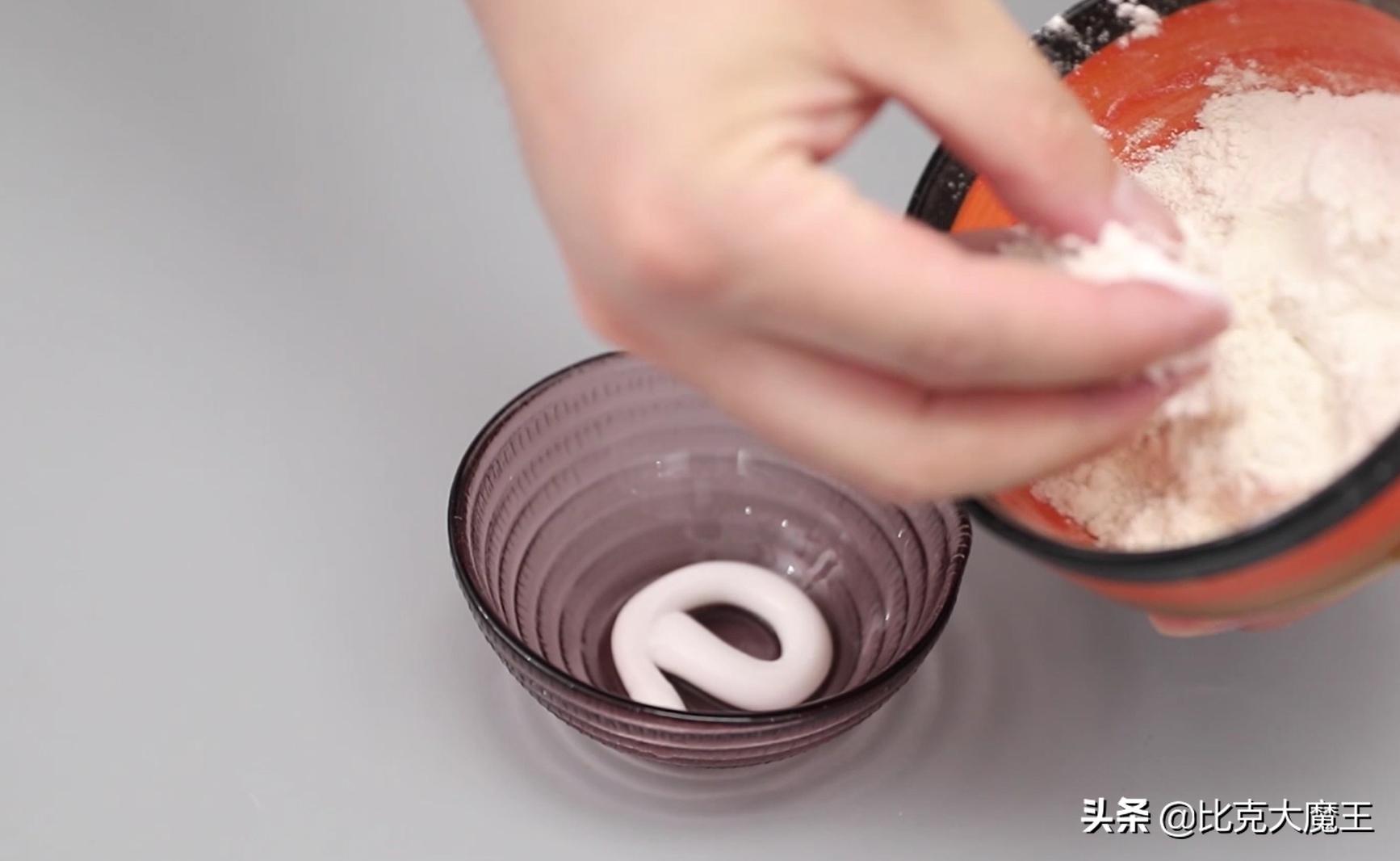 白墙脏了最好别用水擦,白墙脏了不用怕清洗用这招