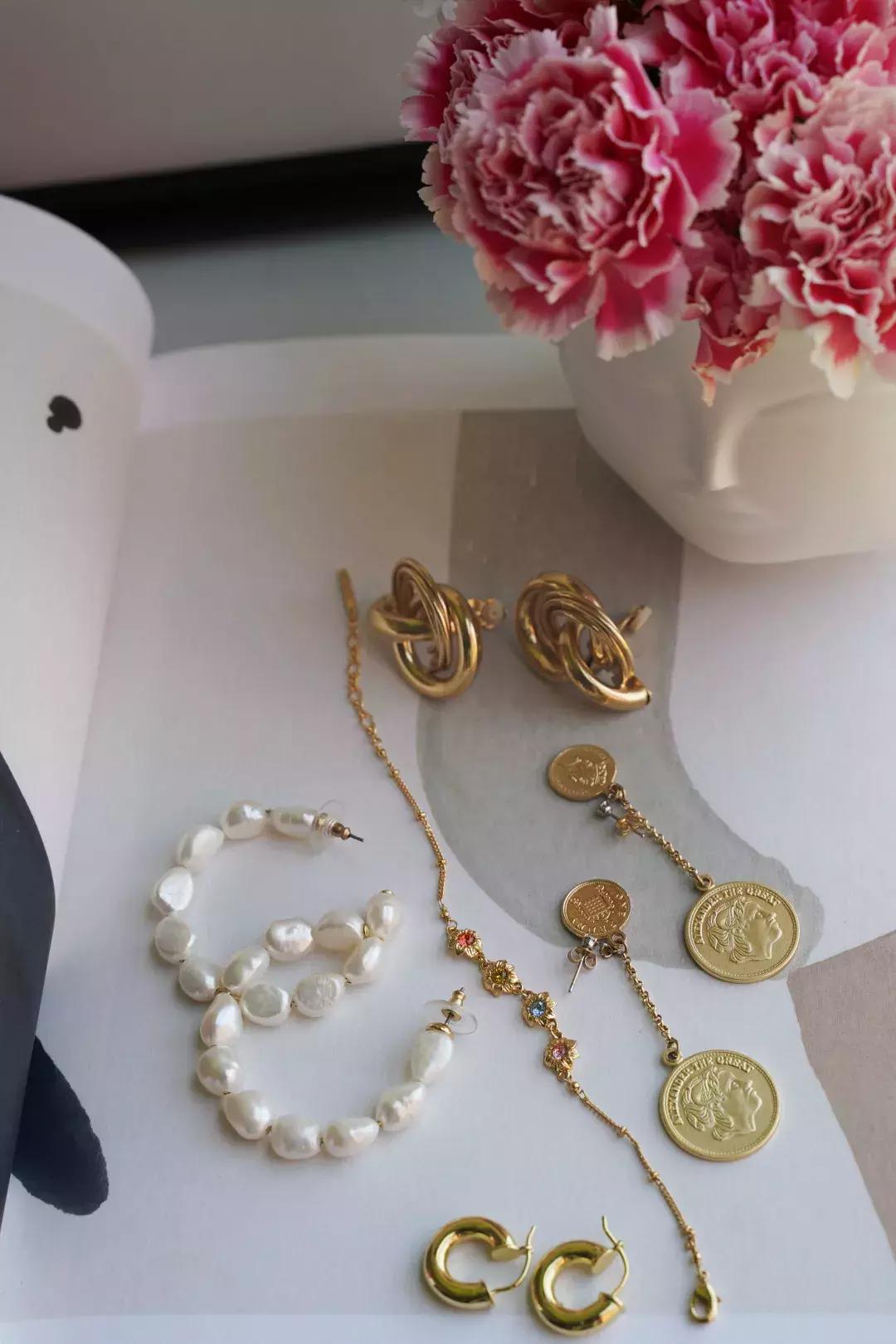 这5种首饰简单时尚减龄不贵,比较百搭的首饰