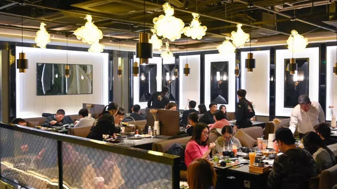 这家烤肉巨头新店开业就“爆店”！现在还能免费吃肉，这也太棒了