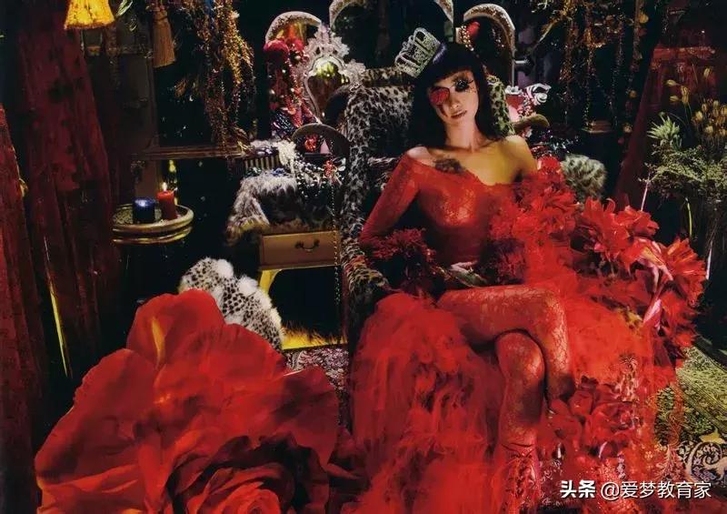 亚洲最狂野女导演,一年出3部新片,半个演艺圈为她站台