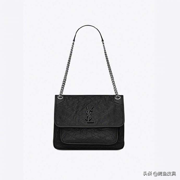 将独有的艺术文化融进产品之中,把艺术创作融入到衣服里