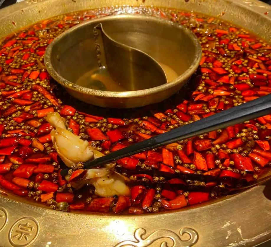 挑战最辣火锅进肛肠医院,吃最好的火锅住最好的肛肠医院