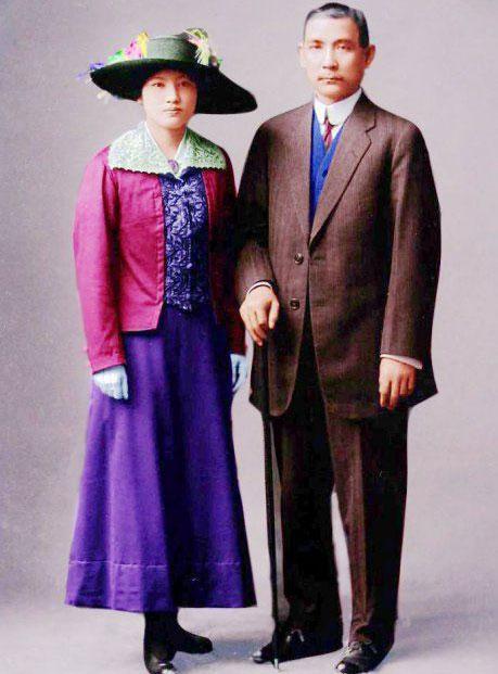 卢慕贞:17岁结婚,45岁被尊为“国母”,48岁收到丈夫的离婚信