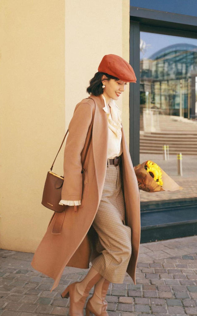 搭配大衣的修身显瘦长裙,黑色呢大衣长裙显瘦穿搭