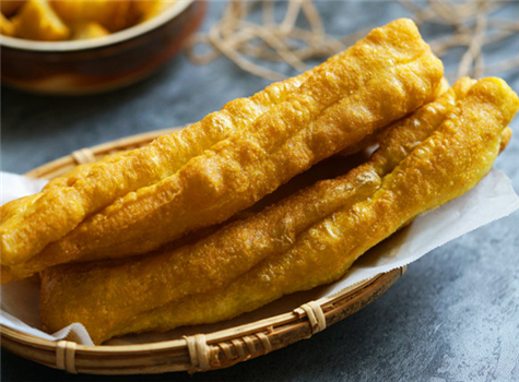 不用酵母也能炸出松软酥脆的油条,怎么用发酵粉炸出酥脆的油条