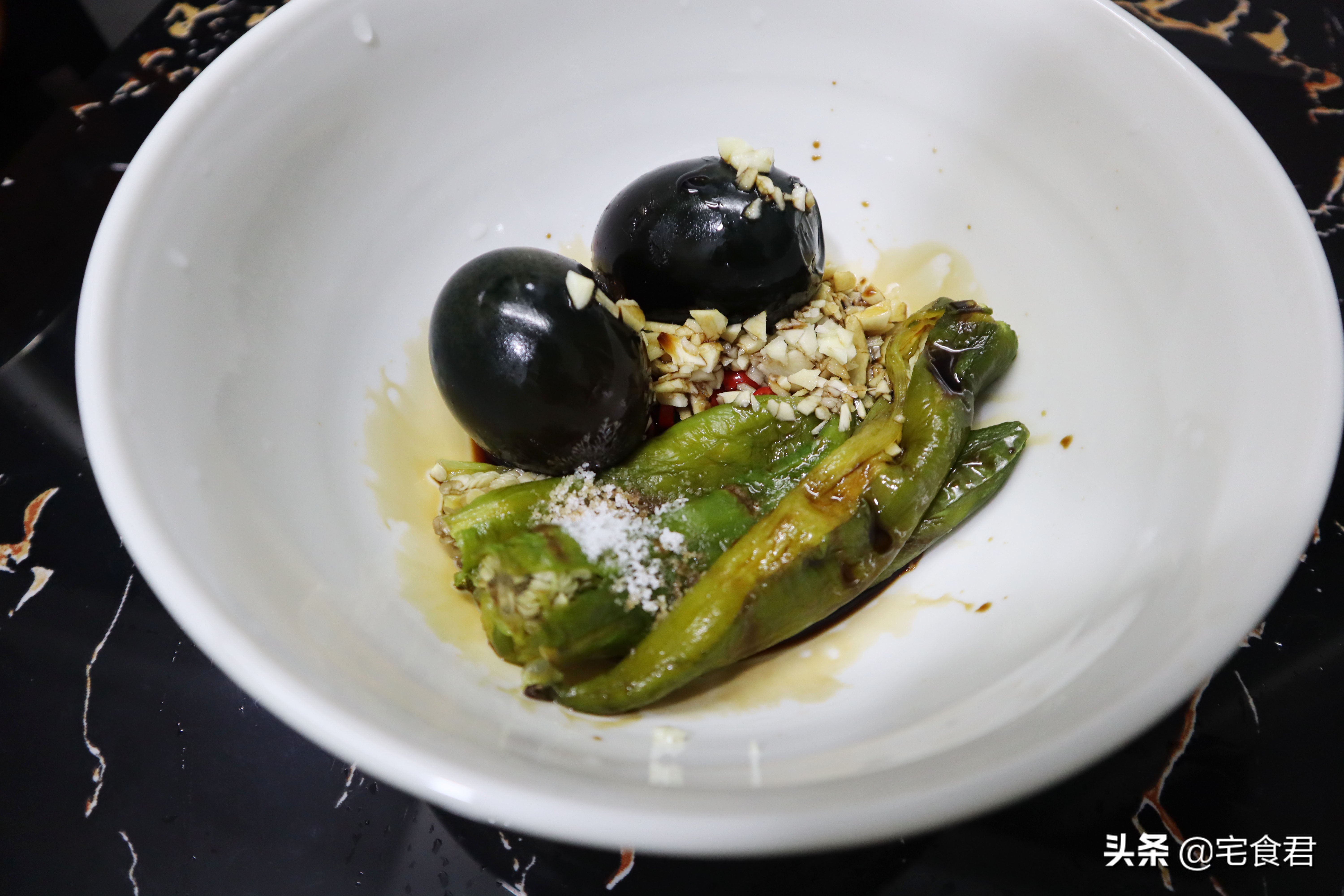 擂辣椒皮蛋最好吃的做法视频,擂辣椒皮蛋最正宗的做法