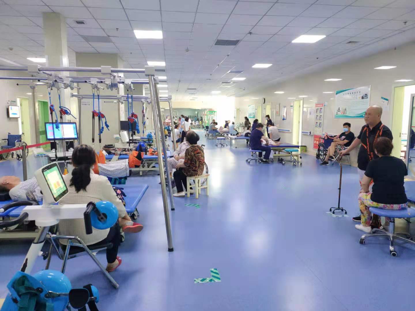 一切为了人民群众的健康,努力干一起干的文艺说法