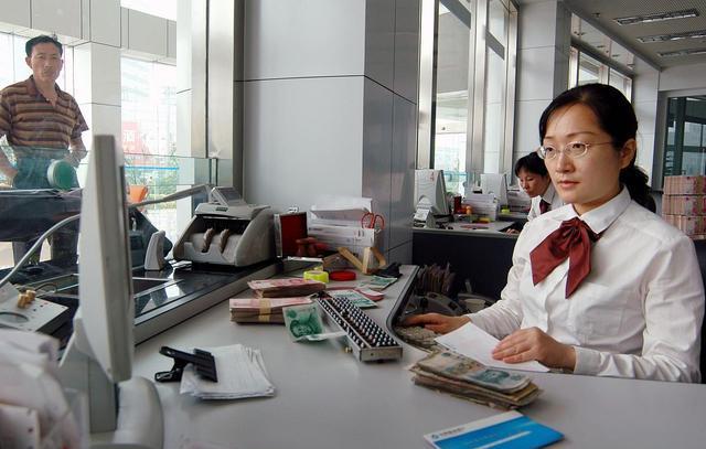 存款三百万存银行一年利息多少,100万存银行一年利息是多少2021年