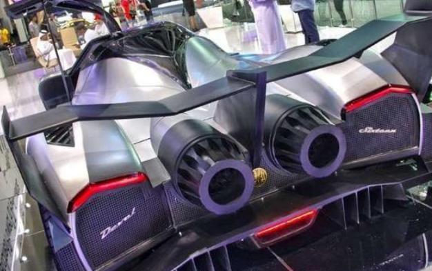 迪拜王子砸5亿购买绝版跑车,马力足足5千匹,只有成龙大佬能借