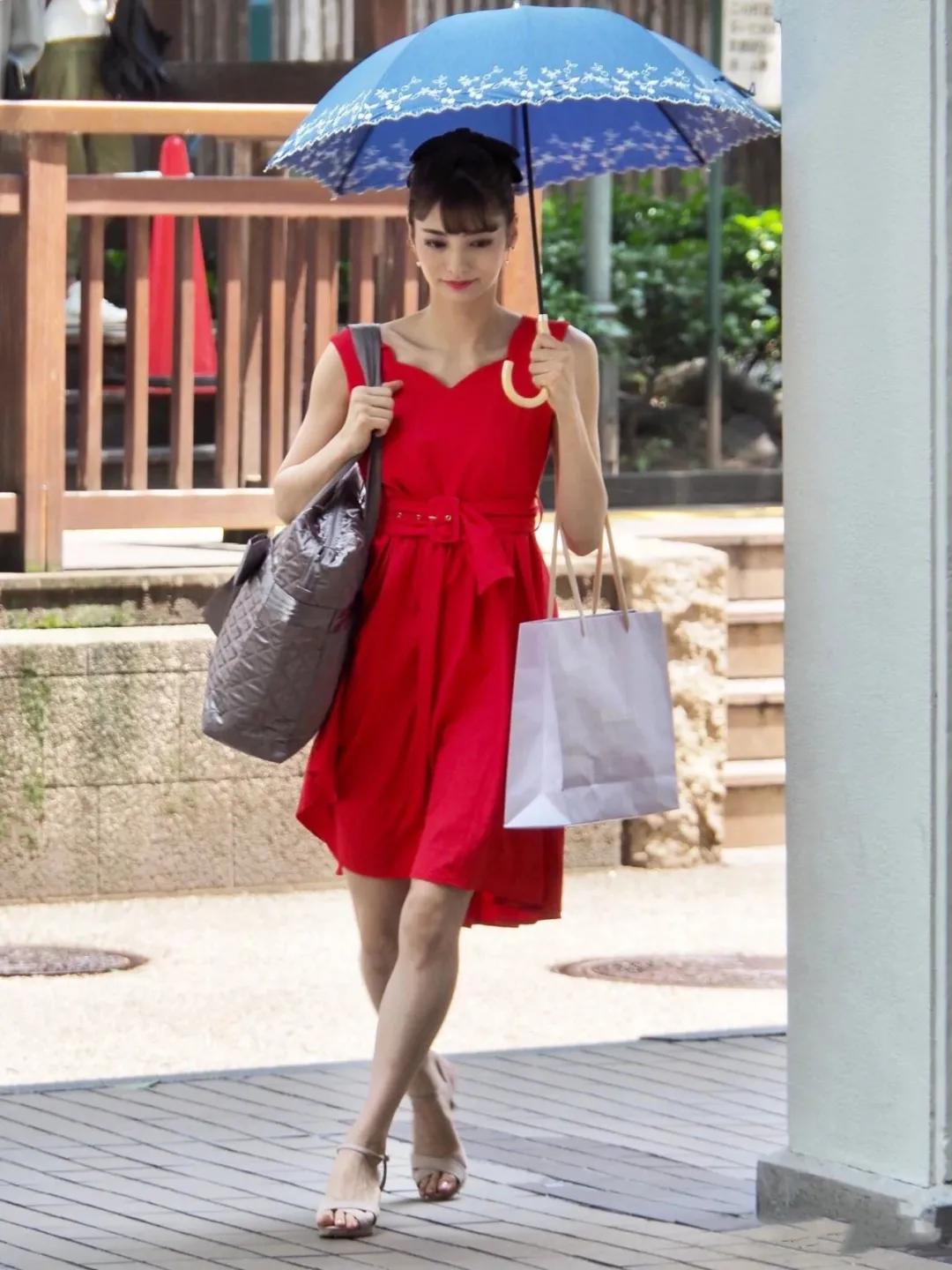 日本丰田太子妃曝光，神秘名媛撞脸奥黛丽赫本，却偏爱“好嫁风”