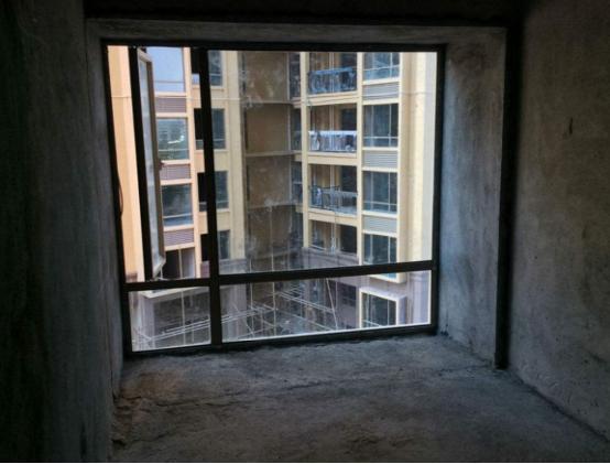 房子产权70年到期房子塌了怎么办,房子70年产权根本住不到70年