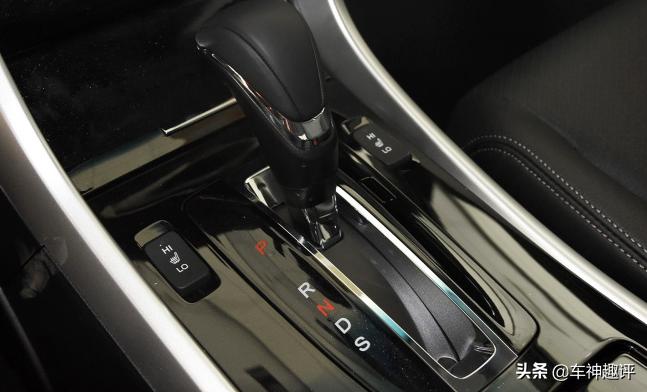 十代雅阁与9.5代雅阁该怎么选,十代雅阁低配和高配的驾驶感受