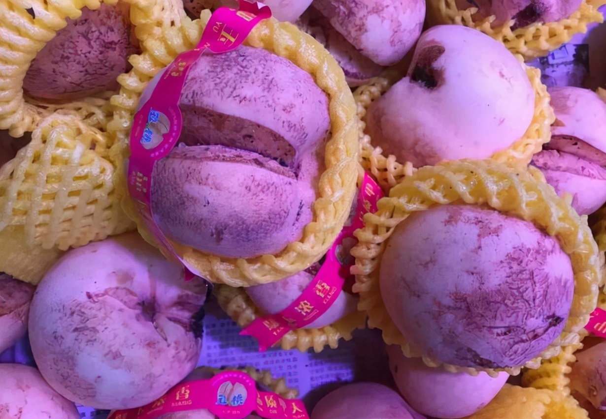 女子买爆炸桃被家人嫌弃,女子超市买爆炸桃被妈妈嫌弃太丑