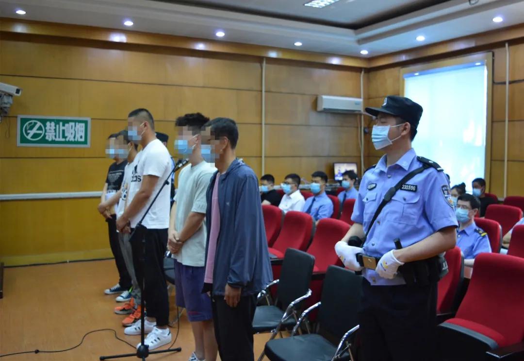 你抢不到的车票，都被阿强“截胡”了……