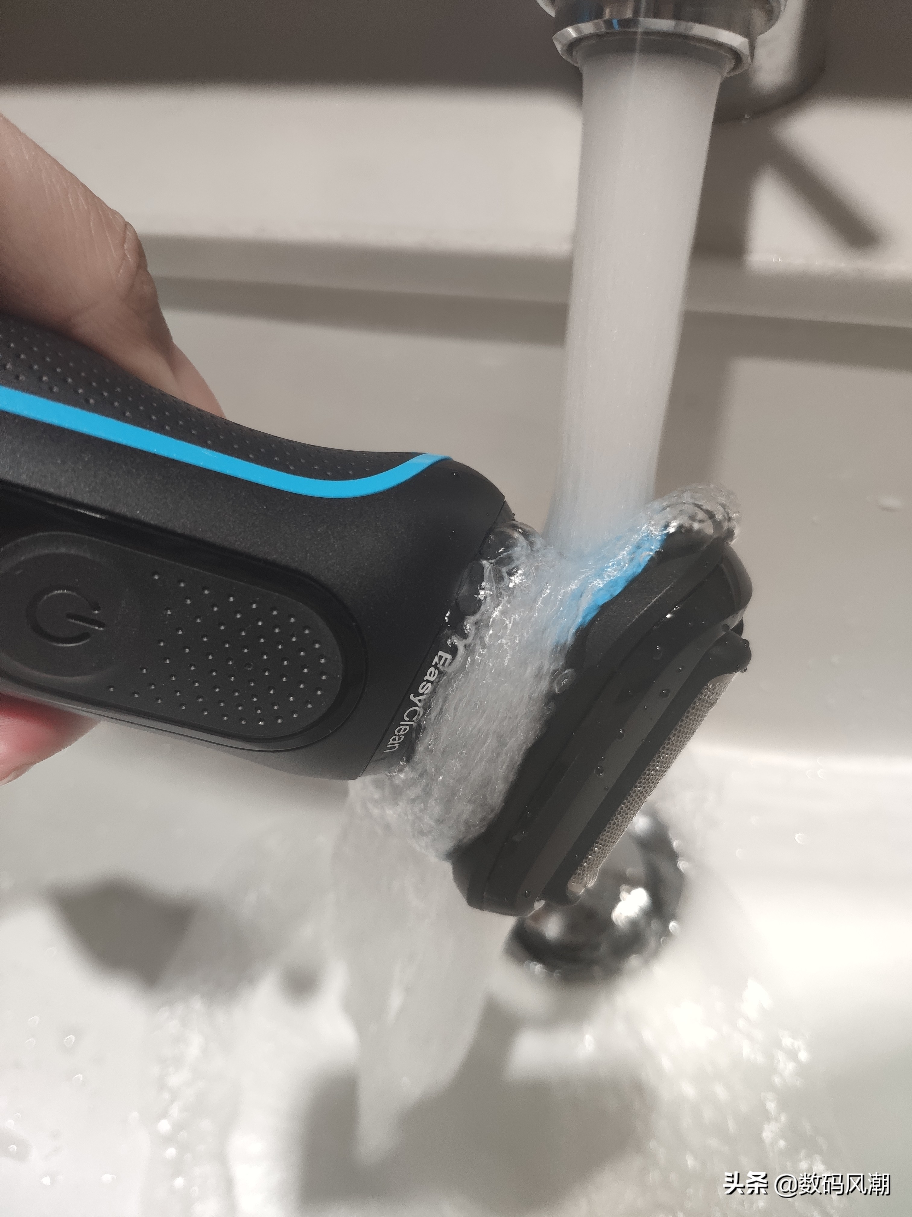 飞利浦9系剃须刀和博朗9系怎么选,飞利浦剃须刀和博朗剃须刀对比