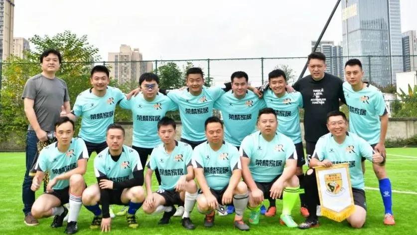 首届“鹏飞成都，凝聚友情”深蓉校友足球友谊赛成功举行