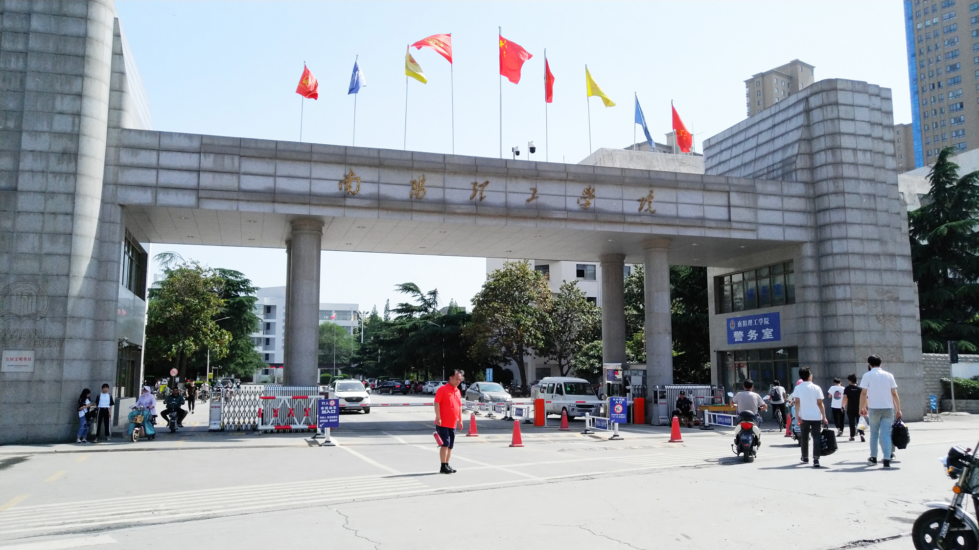 南阳2所大学：为何外地学生争着来，本地学生不愿报？