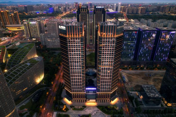 华商为何总是先人一步？最牛逼的房子玩最牛逼的营销