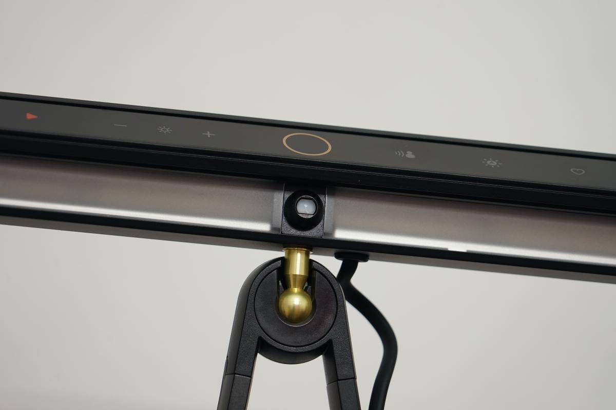 练习钢琴光线不足会伤眼,实测“明基专业钢琴灯”