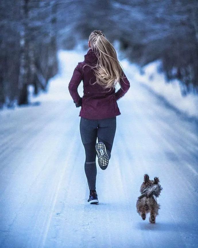 请远离过了40岁还在坚持跑步的人,请远离夏天还在坚持跑步的人