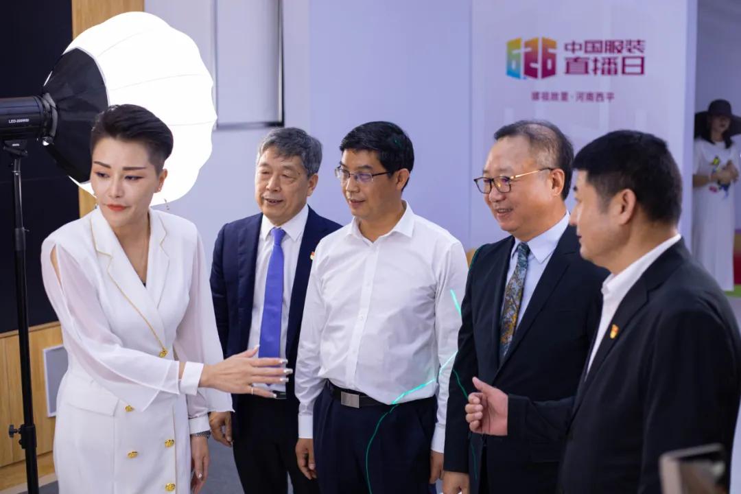 服装热销直播,服装直播放量