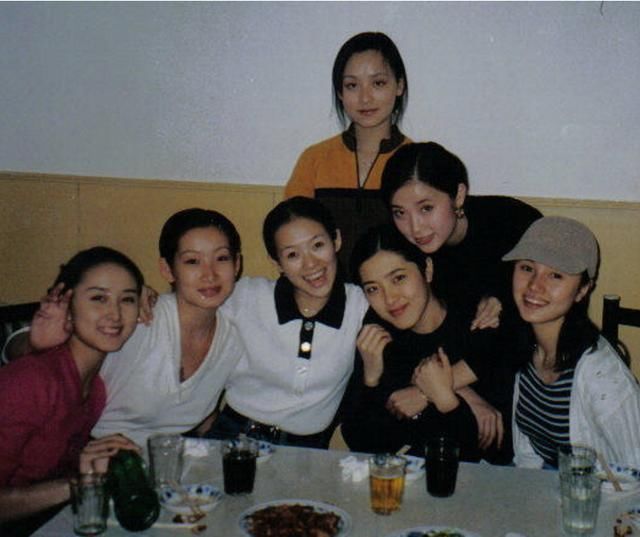 网传为新女友一掷千金，文章发博否认恋情，拖出一个隐藏的明星班