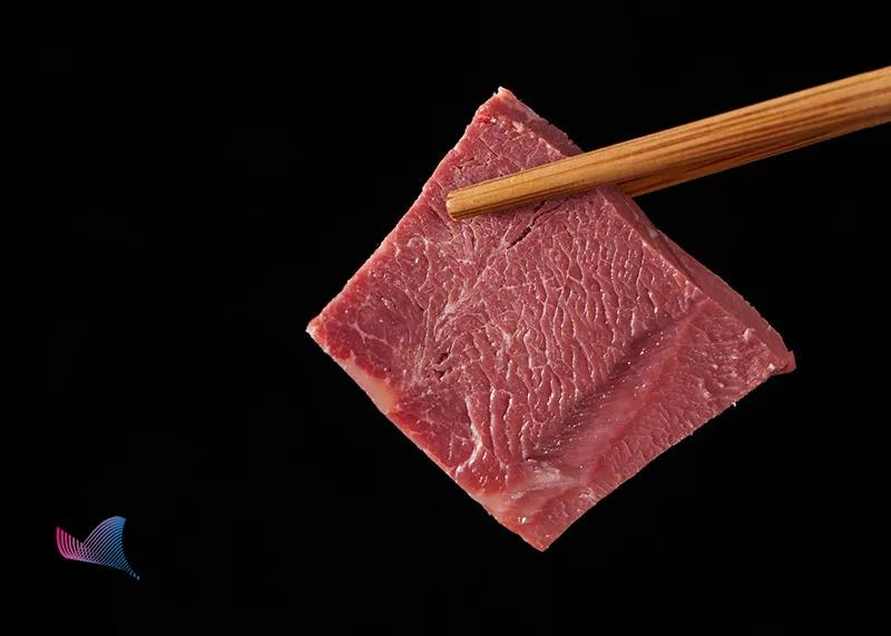 熟牛肉发绿光怎么回事可以吃吗,冒绿光的牛肉到底能不能吃