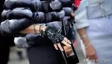 银饰变绿是因为纯度不够吗,怎么鉴别银饰纯度