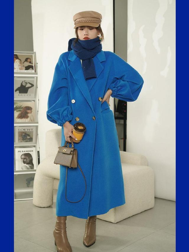 克莱因蓝色配色高级感,克莱因蓝到底有多显白