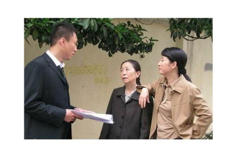 张少华的妈妈什么时候去世的,张少华饰演母亲视频