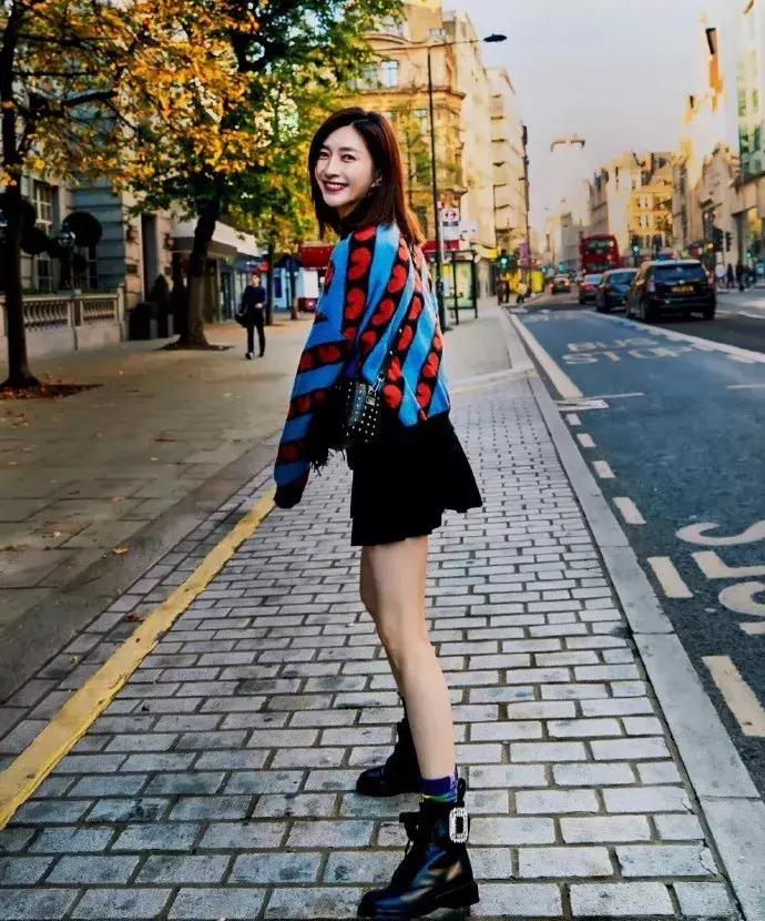 江疏影唐嫣同款大衣,江疏影牛仔棉服