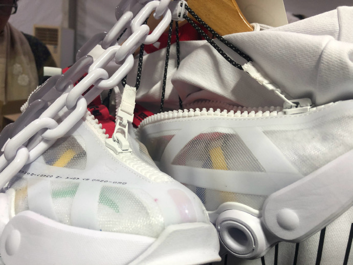 你没见过的安踏!走秀款曝光:中底霸气,系带方式新奇,霸气侧漏