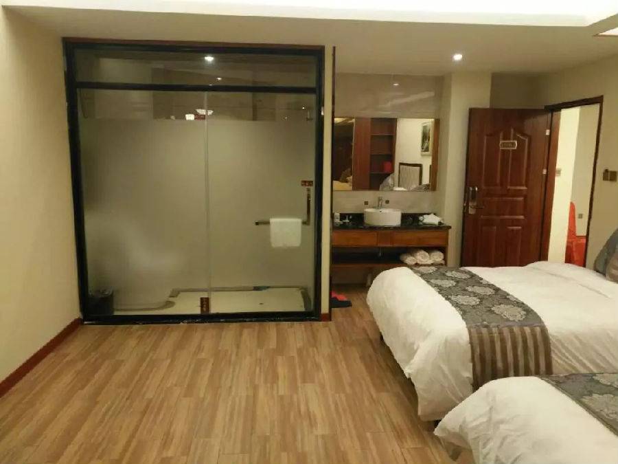 揭阳普宁盘龙湾温泉,普宁盘龙湾温泉度假村山泉水乐园