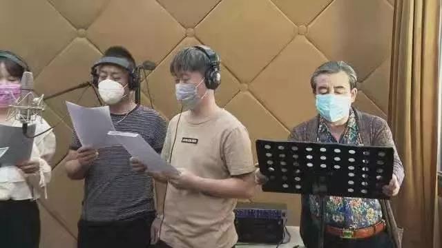 讴歌逆行者礼赞生命作文,众志成城礼赞最美逆行者