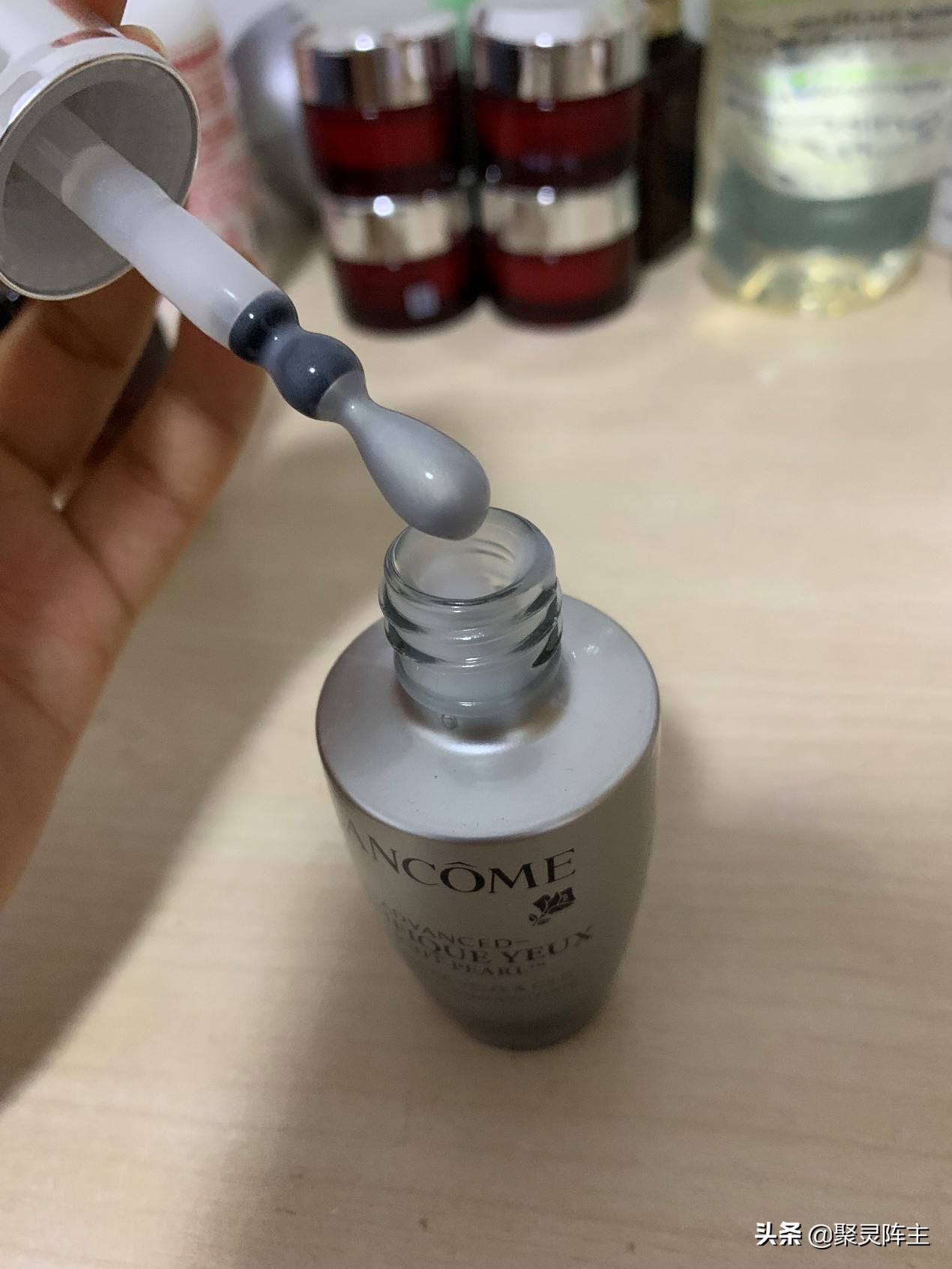 小棕瓶和小黑瓶眼部精华测评,小棕瓶和小黑瓶哪个性价比高