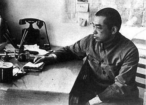 开国元帅当中,唯有他没有子女,初恋跳崖自尽,两场婚姻甚是坎坷