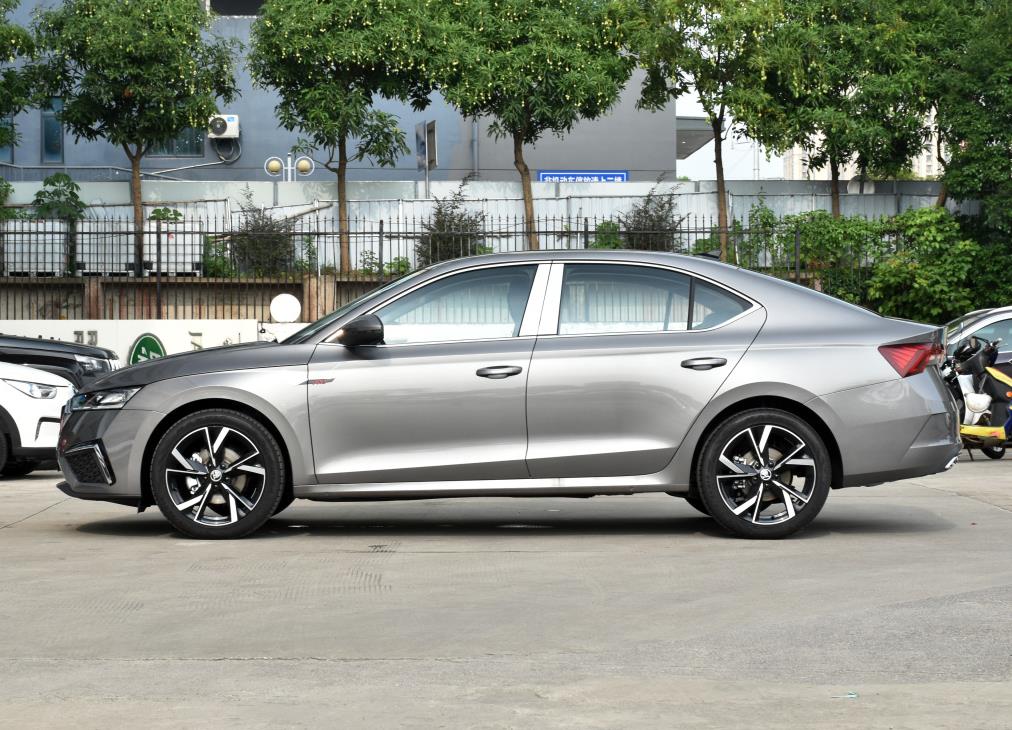 兼顾日常代步和自驾游选哪款车,省油耐用开着舒服的车推荐