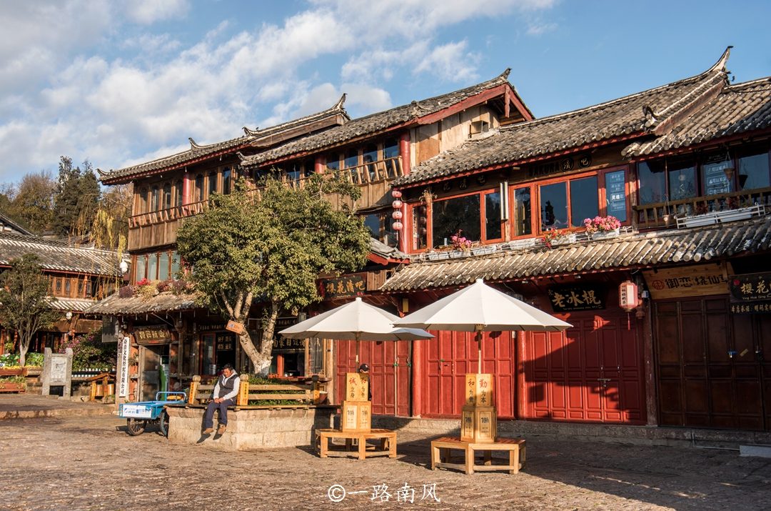 丽江四方街是古城里面吗,丽江四方街属于哪个古镇