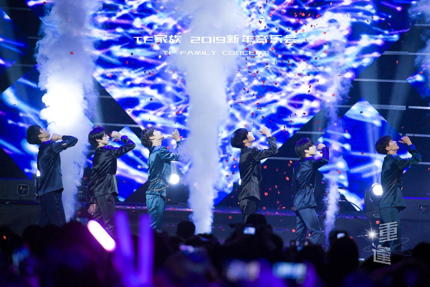 时代峰峻新年音乐会重逢姚景元,时代峰峻三代和二代重逢音乐会