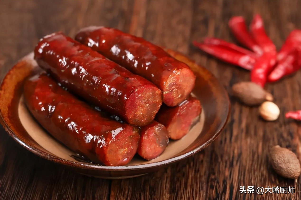 灌腊肠30斤肉放多少盐,灌腊肠10斤肉配料多少