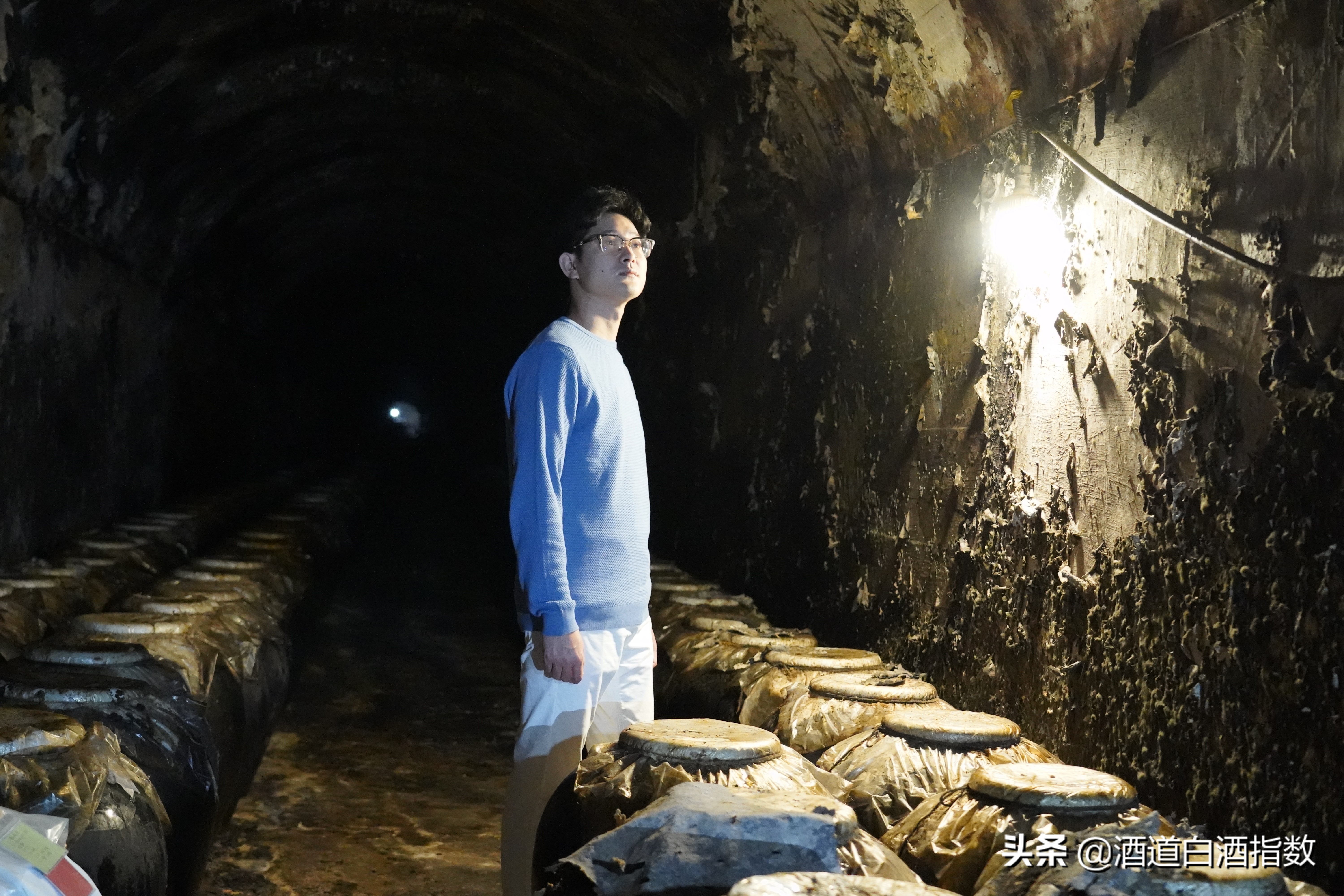 探索深藏闹市的百亿酒窖揭开清朝老酒神秘面纱——袁曦藏老酒会馆