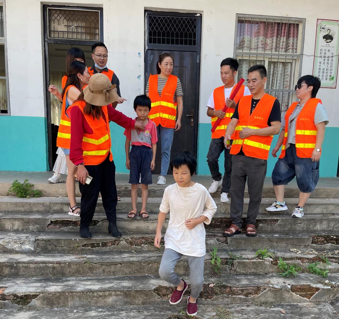 用爱点亮希望爱心助学,沿河湾镇中心小学爱心捐赠