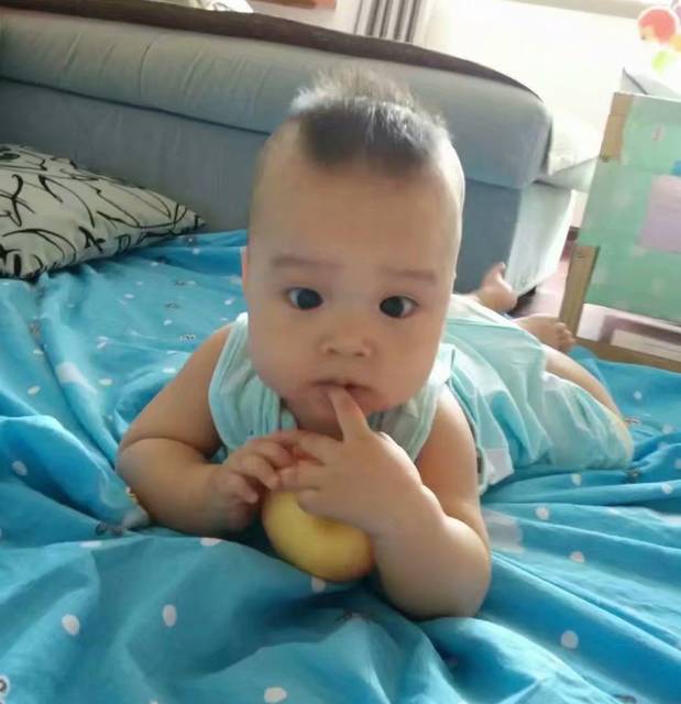 3岁小孩老是咬手指咬手臂,3岁小孩喜欢咬玩具