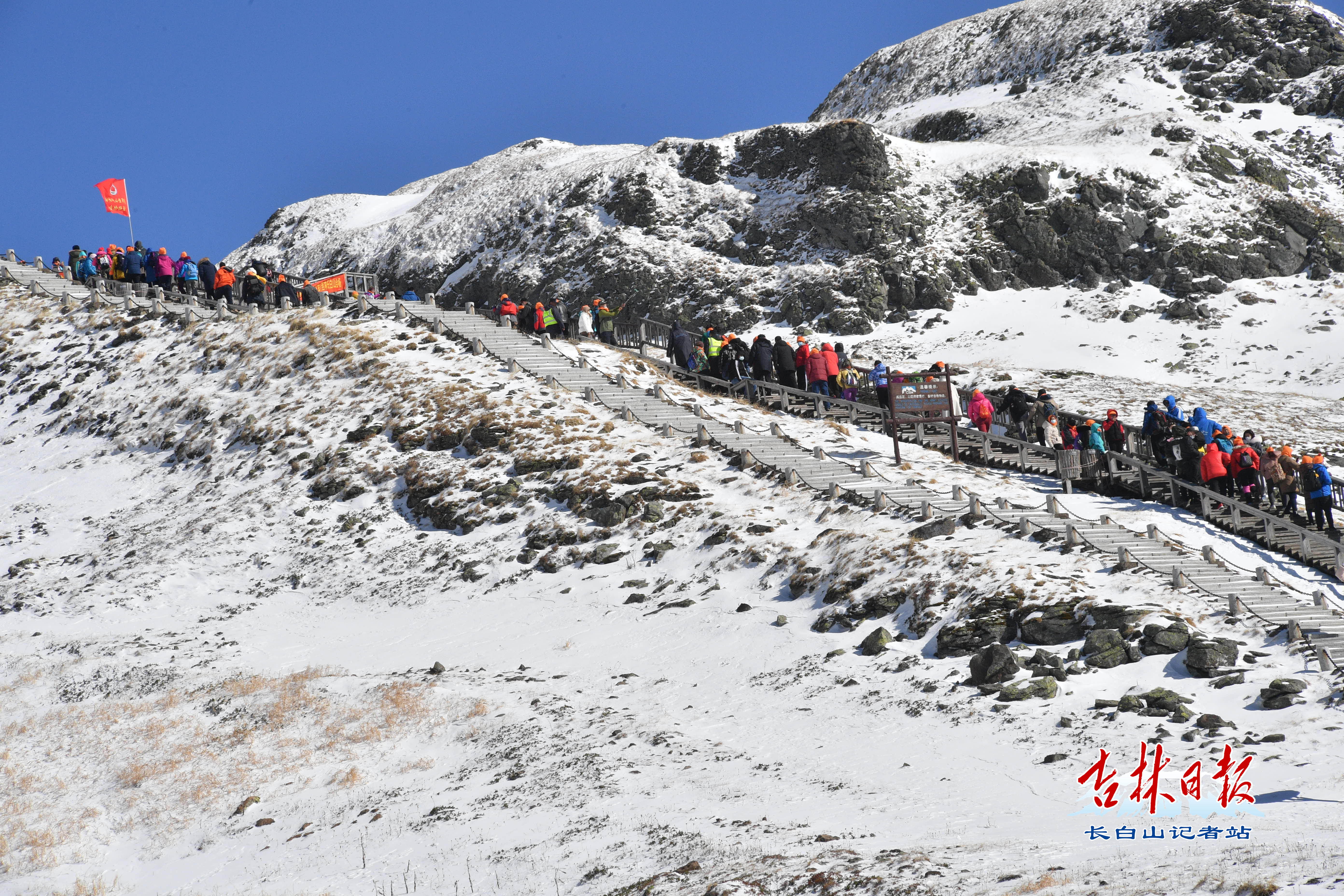 重阳节登高全集,1442个台阶登顶图片