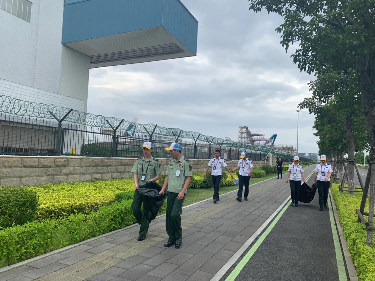 元翔厦门空港团委组织开展“美丽空港”主题志愿者活动