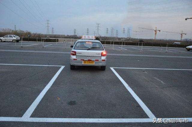 科目二倒车入库技巧和方法讲解,科目二倒车入库讲解技巧全过程